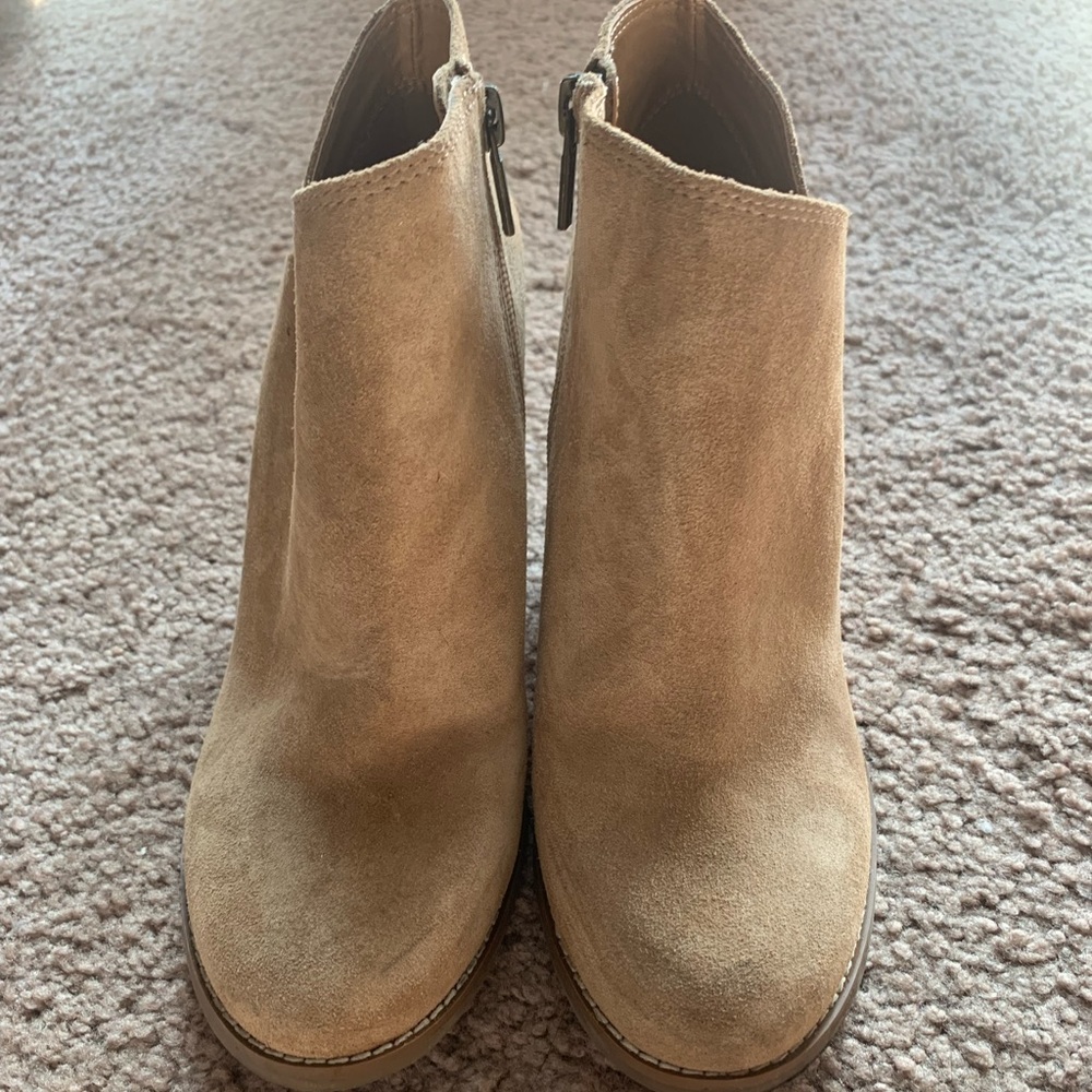 Lucky tan suede wedges